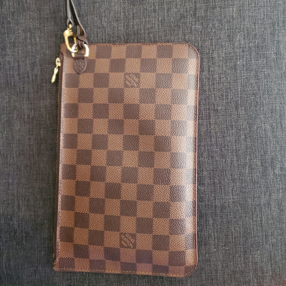 Louis Vuitton pouchette